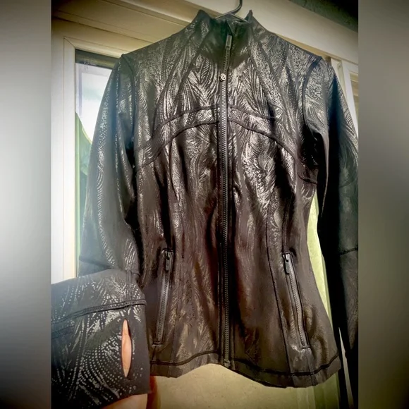 Lululemon Define Jacket *Shine Acclimatize Black Foil Perfect like new condition - Picture 8 of 8